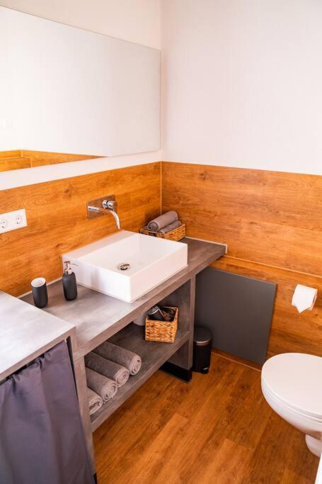 Neu Renoviertes Ferienhaus/Wohnunng Kleine Auszeit Sonnenbühl Dış mekan fotoğraf
